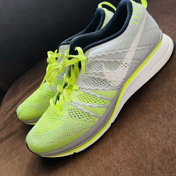 Nike Flyknit Trainer Running Shoes Mens Size 6.5 Womens 8 US 39 Volt White Gray - Picture 4 of 13